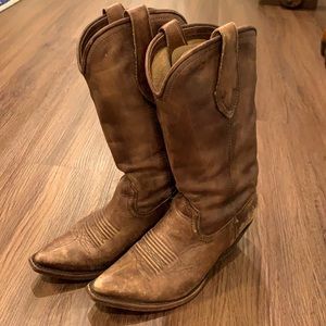 Ariat Distressed Women’s Western boots